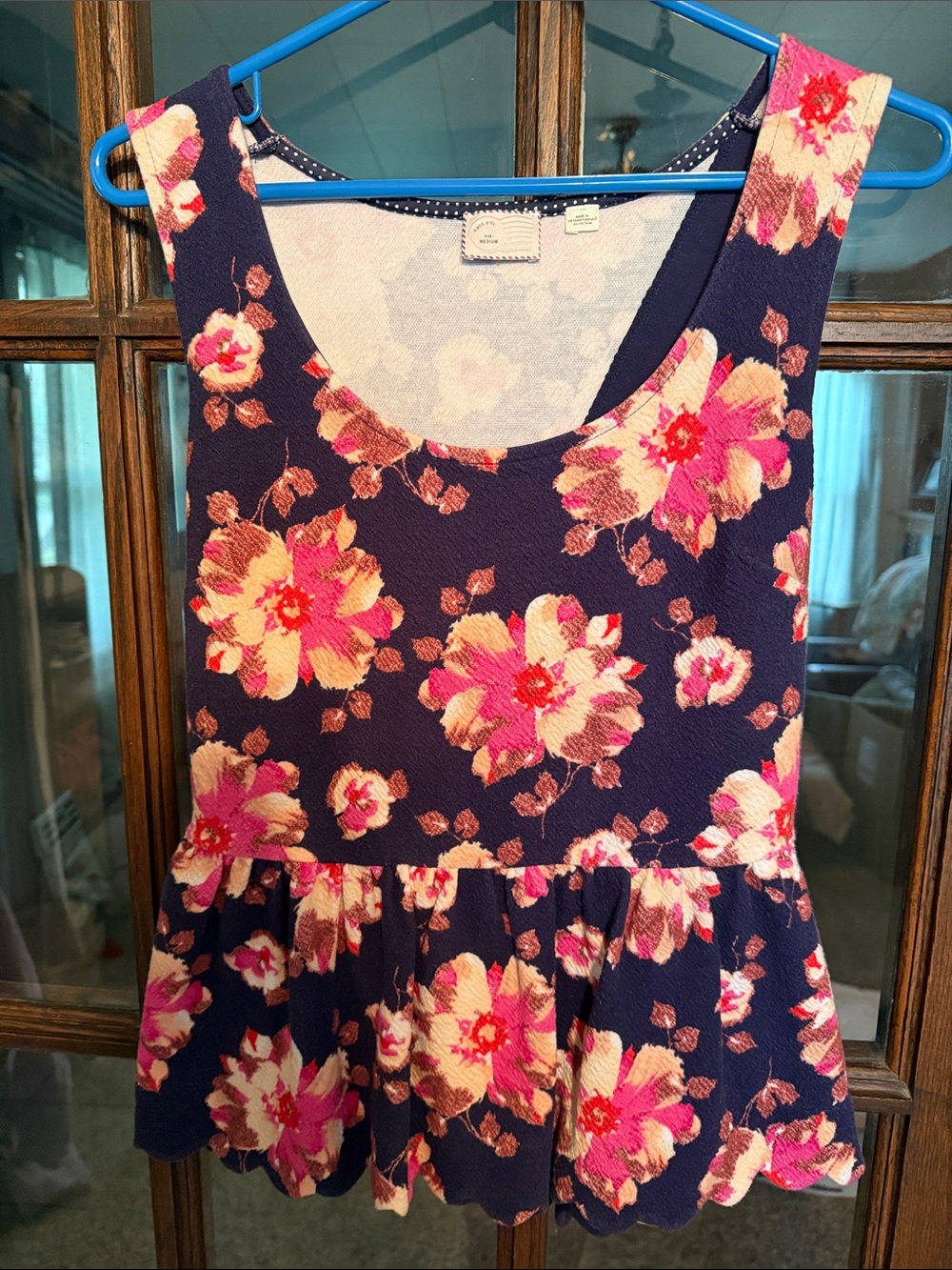 Postmark Navy Pink Floral Peplum Top Sleeveless Scalloped Hem Back Cutout Medium